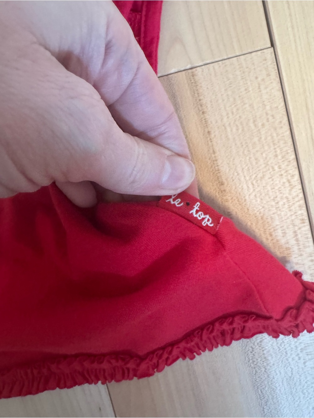 Le Top‎ Red Ruffled Top - Picture 3 of 6